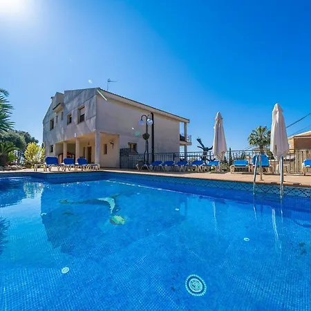 Homeholidaysrentals Happy Family Santa Susanna