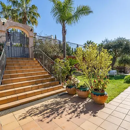 Homeholidaysrentals Happy Family Villa *
