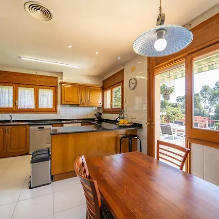 Homeholidaysrentals Happy Family Villa *