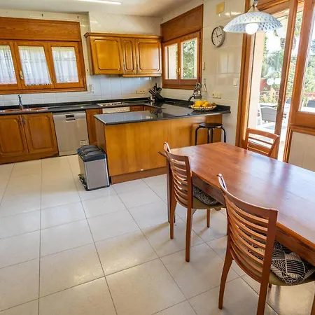 Homeholidaysrentals Happy Family Villa *