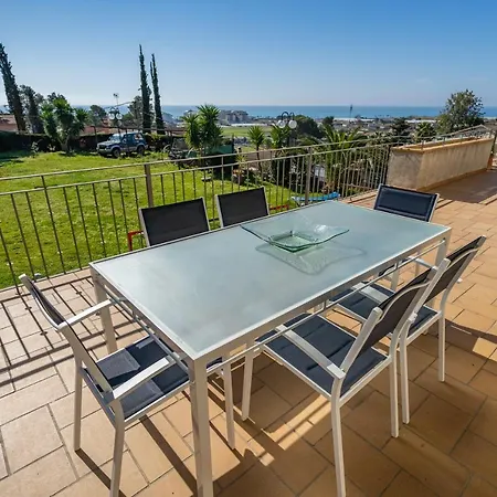 Villa Homeholidaysrentals Happy Family