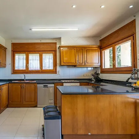 Homeholidaysrentals Happy Family Santa Susanna