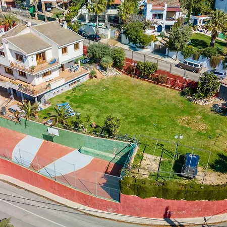 Villa Homeholidaysrentals Happy Family